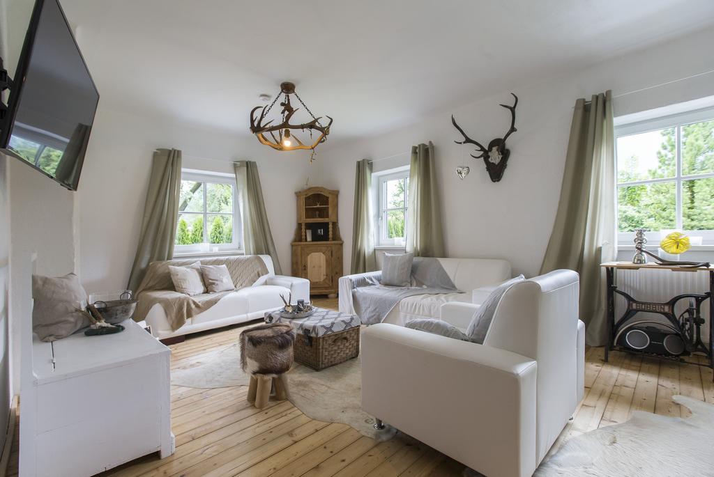 Forest Chalet, 15 Min To Salzburg Olt Town, And Most Beautiful Lakes, Secluded Location, 1,000 Sqm Garden, Mountainview, Panorama Sauna, Bath Whirlpool, Bbq&Bikes&Sunbeds For Free, Up To 10 P Голлінг-ан-дер-Зальцах Номер фото
