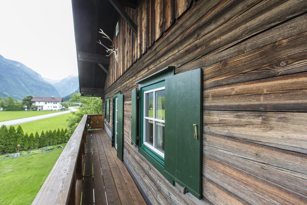 Forest Chalet, 15 Min To Salzburg Olt Town, And Most Beautiful Lakes, Secluded Location, 1,000 Sqm Garden, Mountainview, Panorama Sauna, Bath Whirlpool, Bbq&Bikes&Sunbeds For Free, Up To 10 P Голлінг-ан-дер-Зальцах Екстер'єр фото