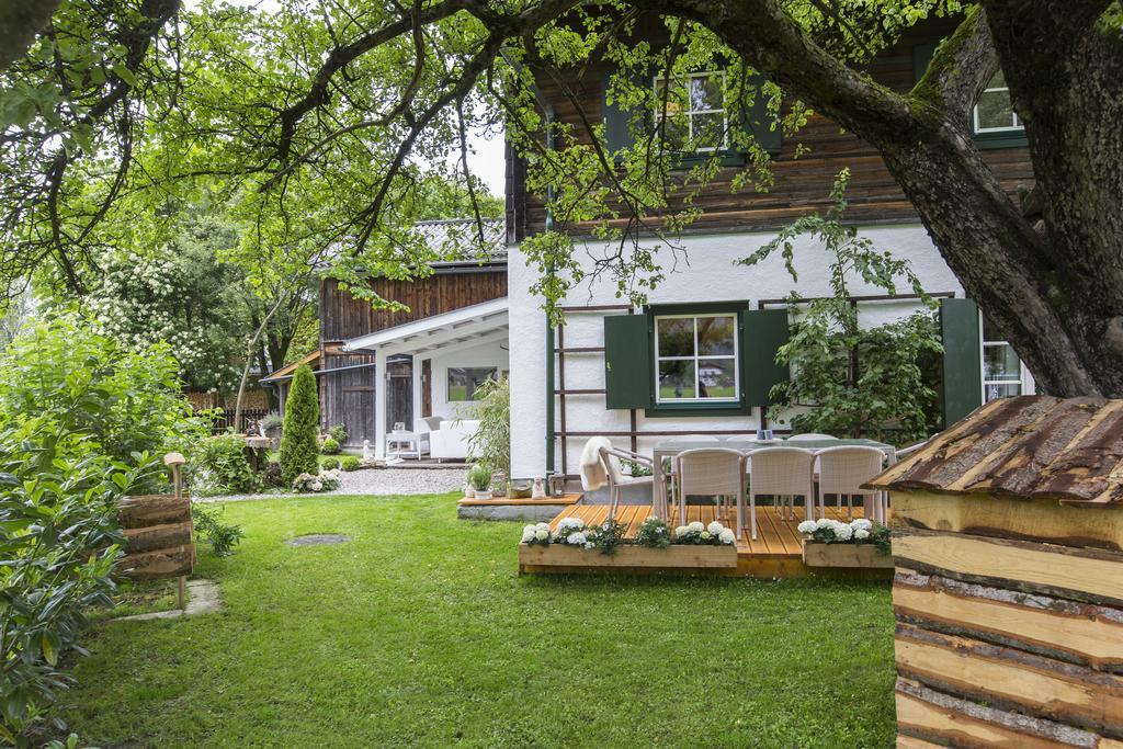 Forest Chalet, 15 Min To Salzburg Olt Town, And Most Beautiful Lakes, Secluded Location, 1,000 Sqm Garden, Mountainview, Panorama Sauna, Bath Whirlpool, Bbq&Bikes&Sunbeds For Free, Up To 10 P Голлінг-ан-дер-Зальцах Екстер'єр фото