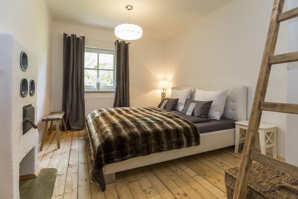 Forest Chalet, 15 Min To Salzburg Olt Town, And Most Beautiful Lakes, Secluded Location, 1,000 Sqm Garden, Mountainview, Panorama Sauna, Bath Whirlpool, Bbq&Bikes&Sunbeds For Free, Up To 10 P Голлінг-ан-дер-Зальцах Номер фото