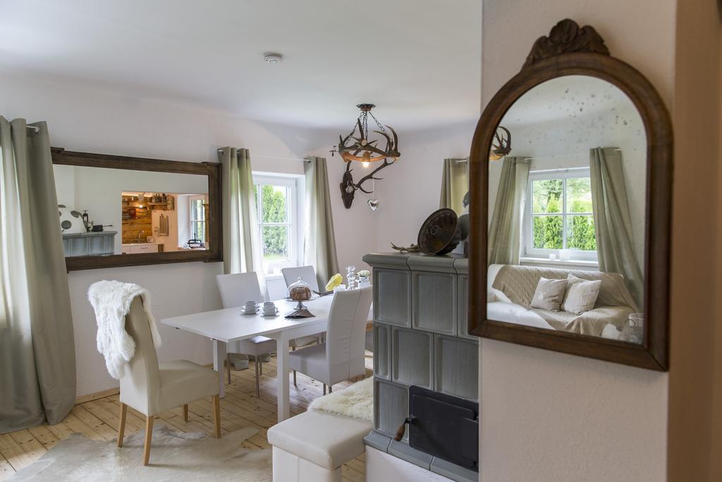 Forest Chalet, 15 Min To Salzburg Olt Town, And Most Beautiful Lakes, Secluded Location, 1,000 Sqm Garden, Mountainview, Panorama Sauna, Bath Whirlpool, Bbq&Bikes&Sunbeds For Free, Up To 10 P Голлінг-ан-дер-Зальцах Номер фото