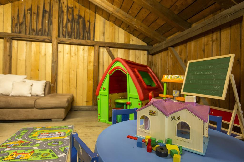 Forest Chalet, 15 Min To Salzburg Olt Town, And Most Beautiful Lakes, Secluded Location, 1,000 Sqm Garden, Mountainview, Panorama Sauna, Bath Whirlpool, Bbq&Bikes&Sunbeds For Free, Up To 10 P Голлінг-ан-дер-Зальцах Номер фото